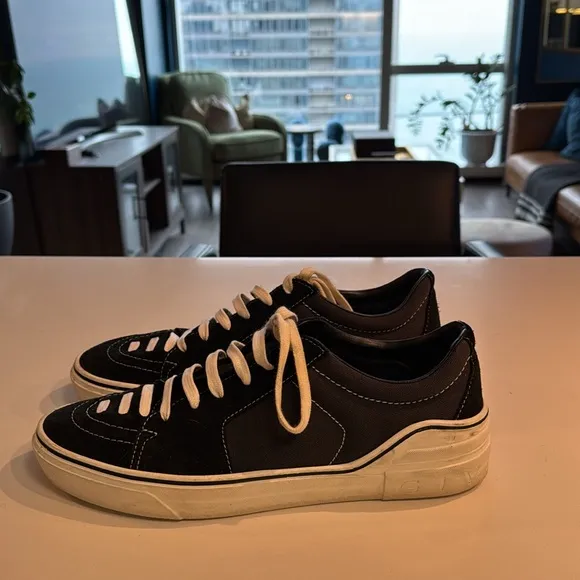Givenchy Low Sneakers