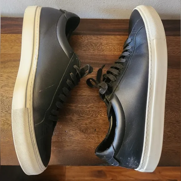 Givenchy | Paris 17 Low Top Sneakers