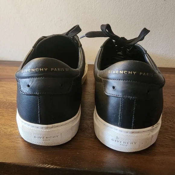Givenchy | Paris 17 Low Top Sneakers