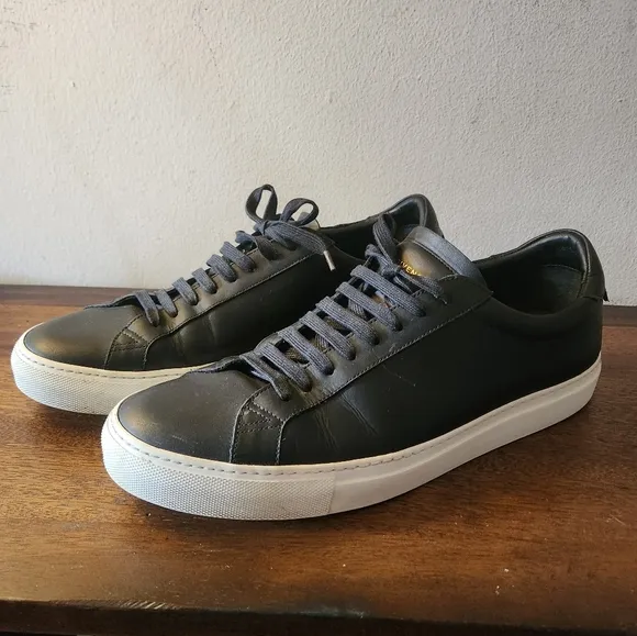 Givenchy | Paris 17 Low Top Sneakers