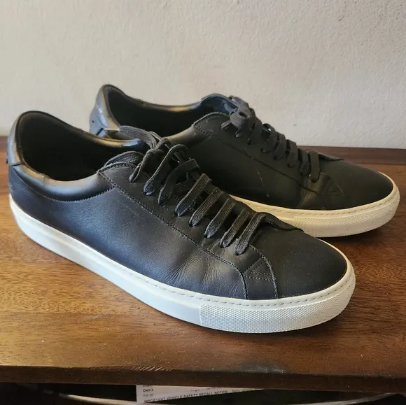 Givenchy | Paris 17 Low Top Sneakers