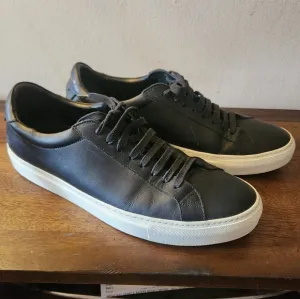 Givenchy | Paris 17 Low Top Sneakers