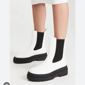 Good American Chelsea Boots 9.5