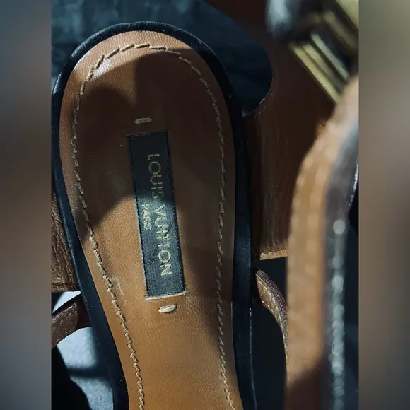 Good U.C.🎀Louis Vuitton sandals.