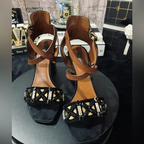 Good U.C.🎀Louis Vuitton sandals.