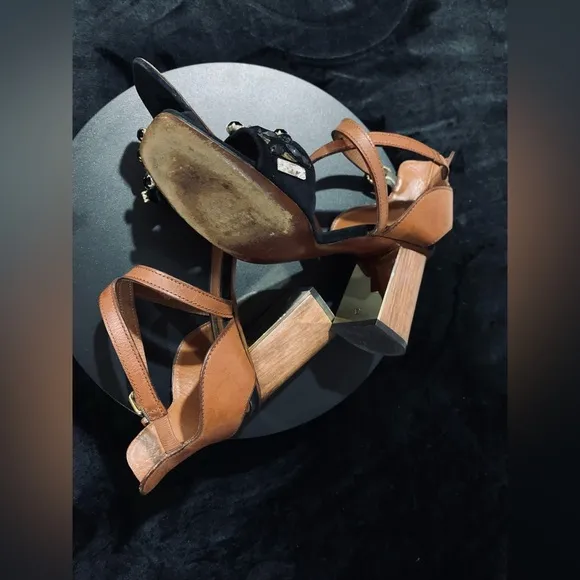 Good U.C.🎀Louis Vuitton sandals.