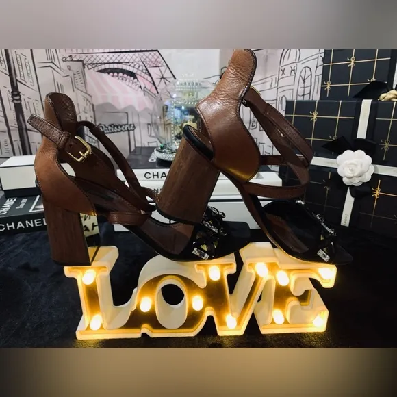 Good U.C.🎀Louis Vuitton sandals.