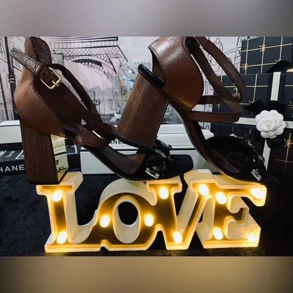 Good U.C.🎀Louis Vuitton sandals.