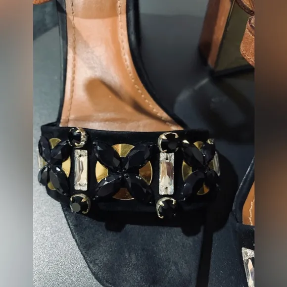Good U.C.🎀Louis Vuitton sandals.