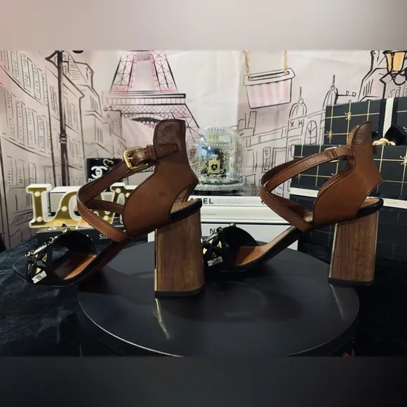Good U.C.🎀Louis Vuitton sandals.