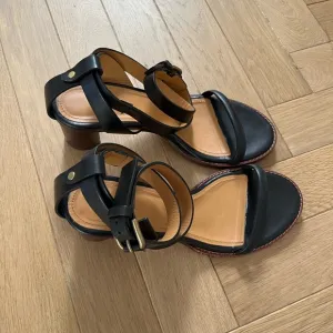 GORGEOUS ISABEL MARANT JADLER SANDALS