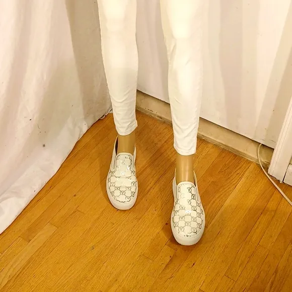 Gorgeous Valentino (Italy) White Leather V Logo Platform Loafer/Sneakers