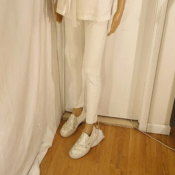 Gorgeous Valentino (Italy) White Leather V Logo Platform Loafer/Sneakers