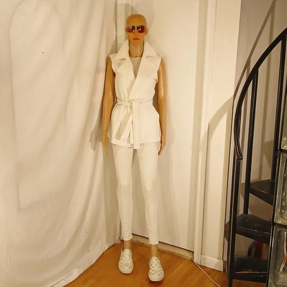 Gorgeous Valentino (Italy) White Leather V Logo Platform Loafer/Sneakers