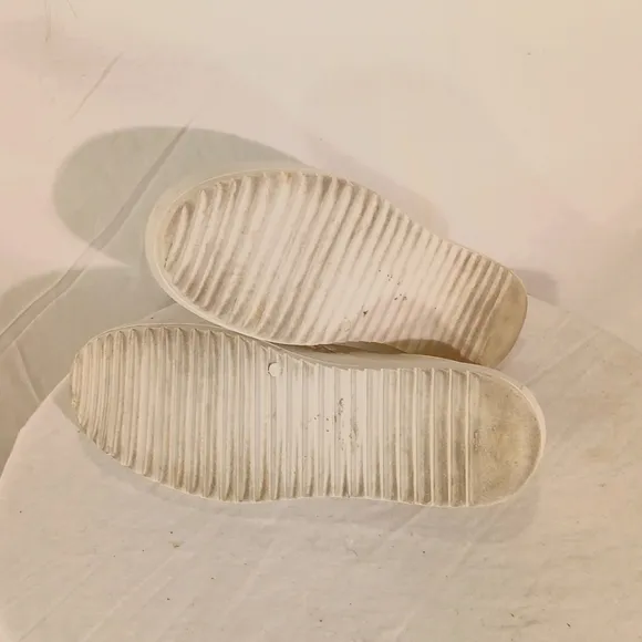 Gorgeous Valentino (Italy) White Leather V Logo Platform Loafer/Sneakers