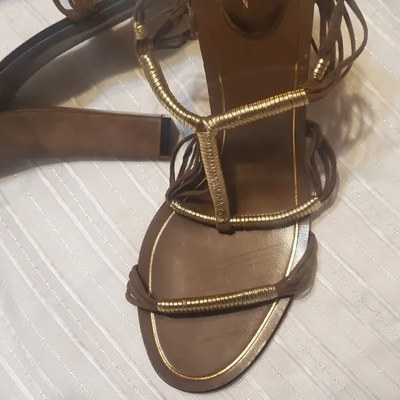 GUCCI Anita Brown &amp; Gold ropes sandals.