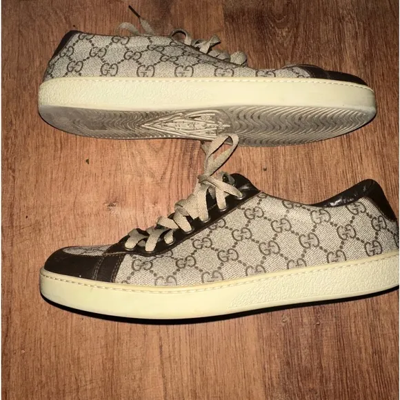Gucci low top sneakers