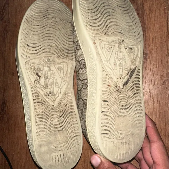 Gucci low top sneakers