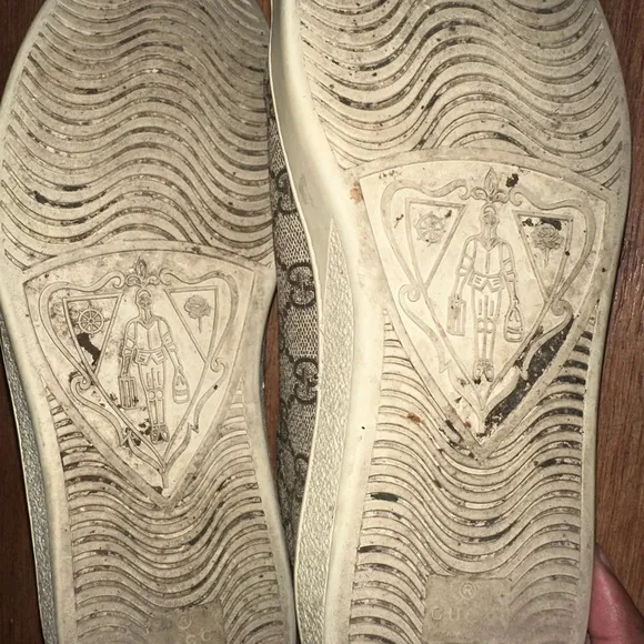 Gucci low top sneakers