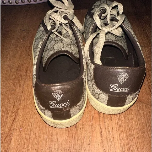 Gucci low top sneakers