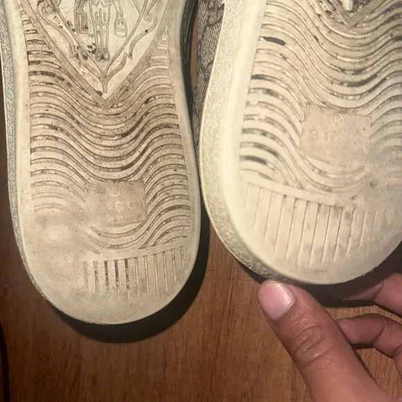 Gucci low top sneakers