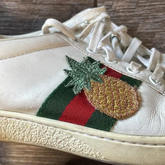 Gucci low top sneakers