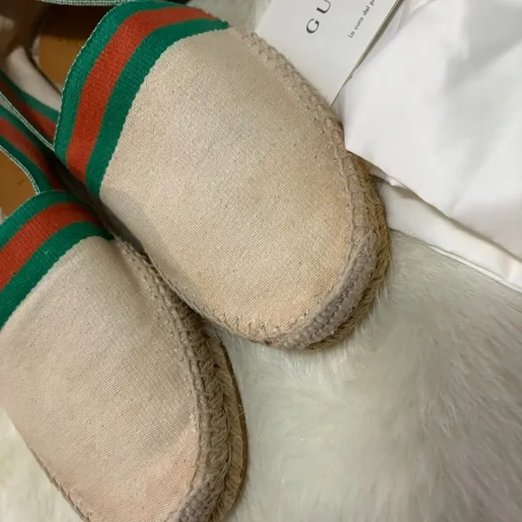 Gucci Men's Beige Espadrilles with Green and Red Accents
