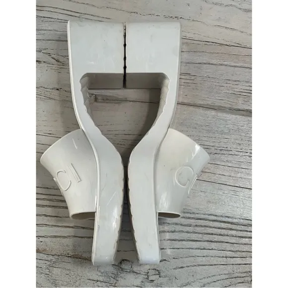 Gucci Mystic White Slide Sandals with Block Heel – Size EU 39 / US 9–9.5
