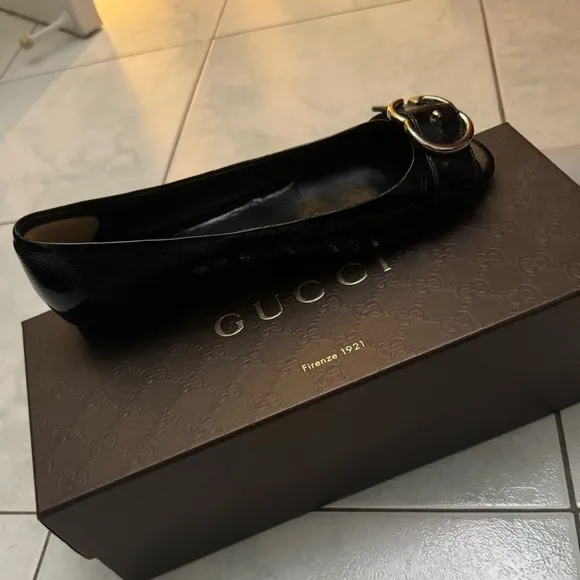Gucci Salandia Black Patent Leather PeepToe Flat - EU Size 38