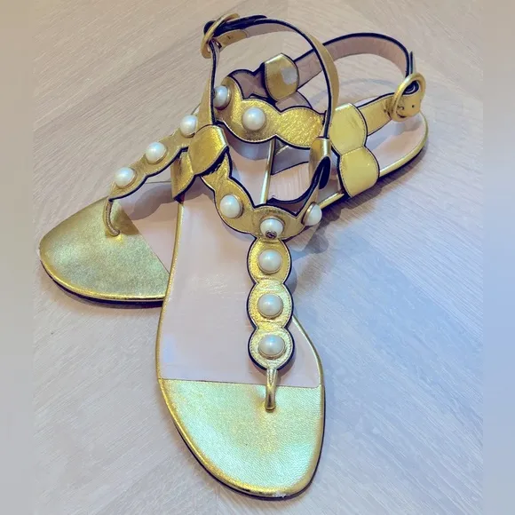 Gucci Willow T-Strap Sandals