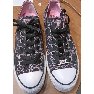 HELLO KITTY Converse  Clean Lift Ox Low SIZE  9 PLATFORM SHOES BLACK PINK