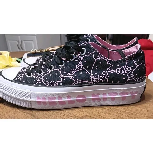 HELLO KITTY Converse  Clean Lift Ox Low SIZE  9 PLATFORM SHOES BLACK PINK