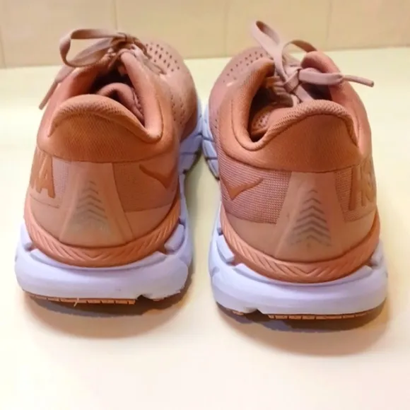 Hoka One Woman's Misty Rose Running Sneakers sz 9.5 M