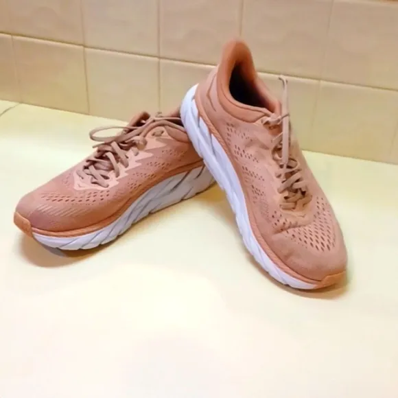 Hoka One Woman's Misty Rose Running Sneakers sz 9.5 M