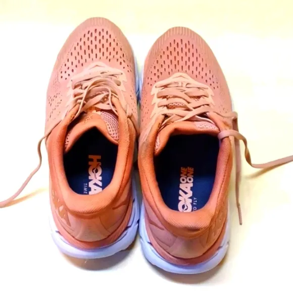 Hoka One Woman's Misty Rose Running Sneakers sz 9.5 M