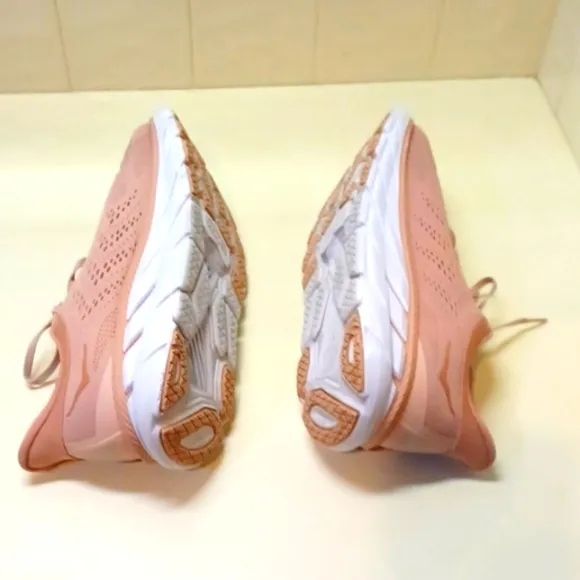 Hoka One Woman's Misty Rose Running Sneakers sz 9.5 M