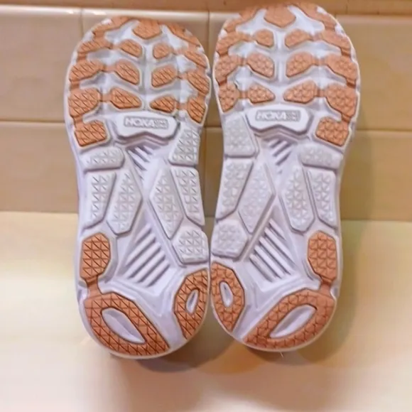Hoka One Woman's Misty Rose Running Sneakers sz 9.5 M