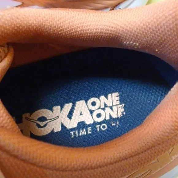 Hoka One Woman's Misty Rose Running Sneakers sz 9.5 M