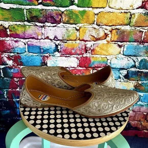 Hollywood Footwear Gold Tone Flats Leather Sole Size 2