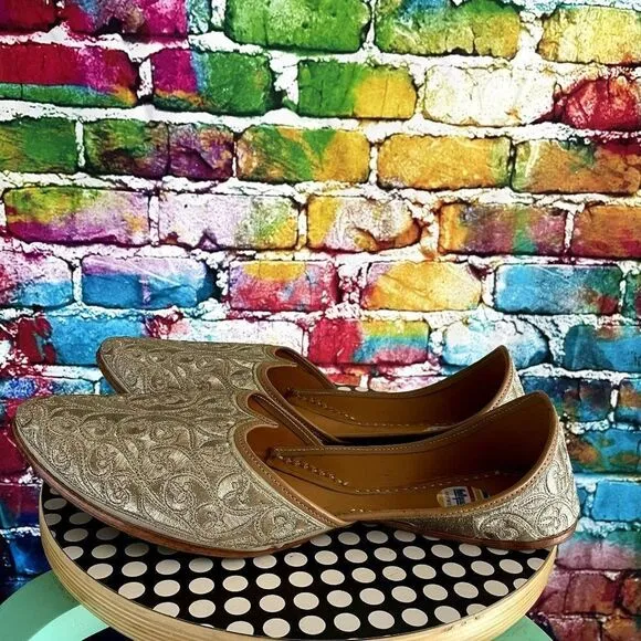 Hollywood Footwear Gold Tone Flats Leather Sole Size 2