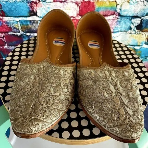 Hollywood Footwear Gold Tone Flats Leather Sole Size 2