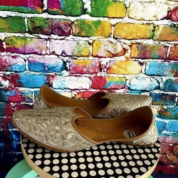 Hollywood Footwear Gold Tone Flats Leather Sole Size 2