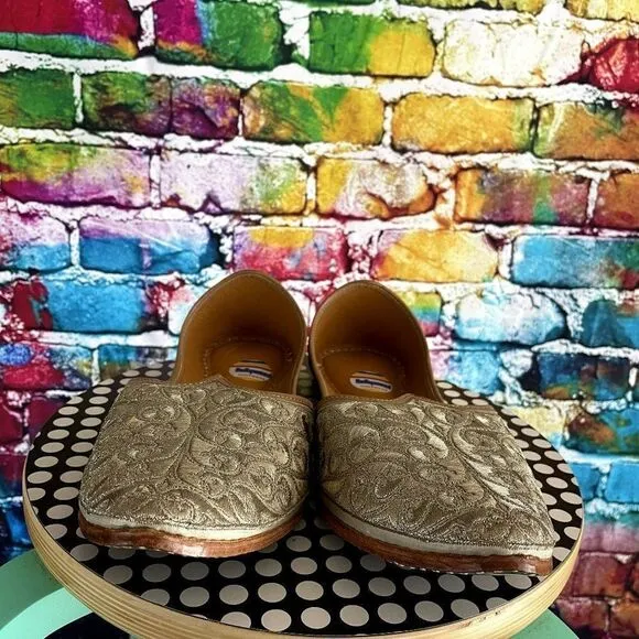Hollywood Footwear Gold Tone Flats Leather Sole Size 2