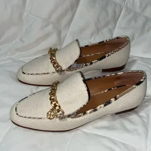 HTF RARE Like new Tory Burch Benton charm loafers