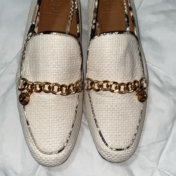 HTF RARE Like new Tory Burch Benton charm loafers