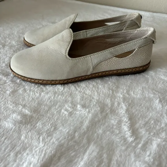 Hush Puppies Sebeka Piper Flats size 9 Wide, off white color