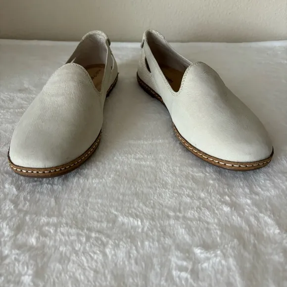 Hush Puppies Sebeka Piper Flats size 9 Wide, off white color