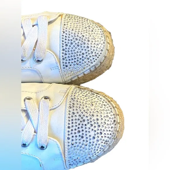 INC International Concepts White Sneaker with Rhinestones Size 8.5.