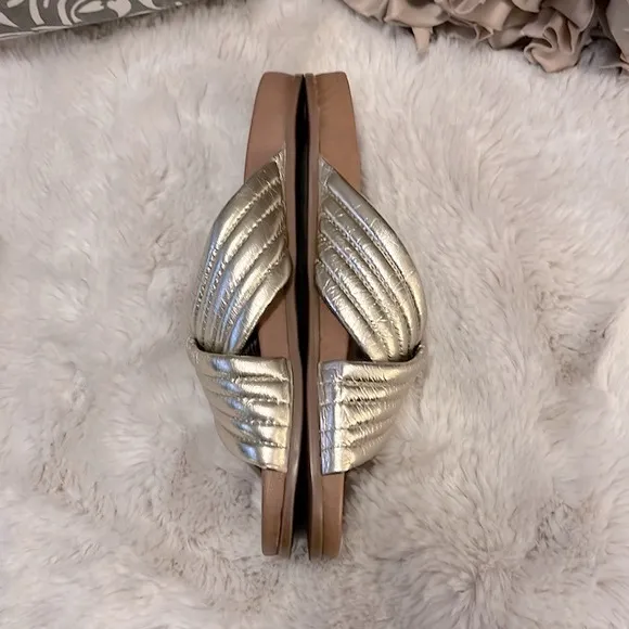 INUOVO Quilted Metallic Leather Gold Criss Cross Slide Slip On Sandals Sz 38 (7)