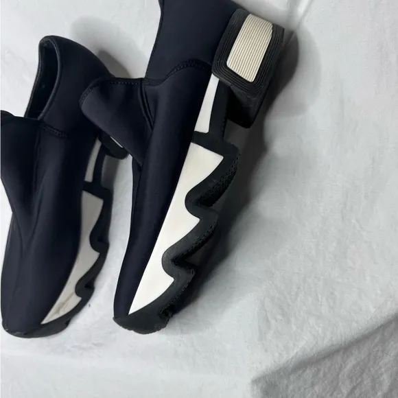 iRi WES I Black Outline Low Top Sneaker Size 38.5